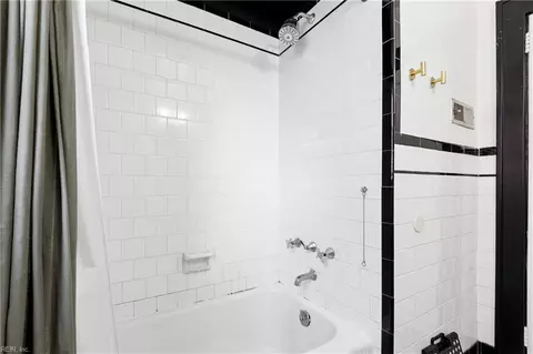 Bath - 140 Robinson Rd, Hampton, VA 23661 photo 2 of 4