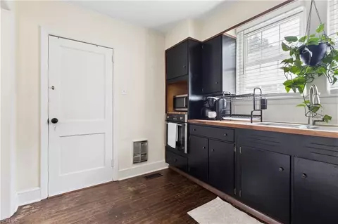 Kitchen - 140 Robinson Rd, Hampton, VA 23661 photo 3 of 4