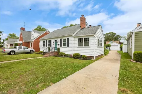 Exterior - 140 Robinson Rd, Hampton, VA 23661 photo 3 of 6