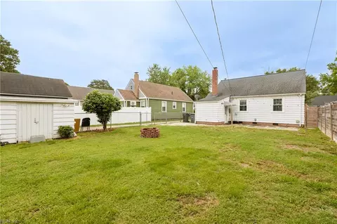 Exterior - 140 Robinson Rd, Hampton, VA 23661 photo 6 of 6