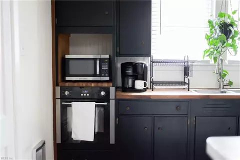 Kitchen - 140 Robinson Rd, Hampton, VA 23661 photo 4 of 4