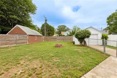 Exterior - 140 Robinson Rd, Hampton, VA 23661 photo 5 of 6