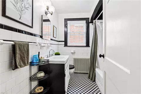 Bath - 140 Robinson Rd, Hampton, VA 23661 photo 1 of 4