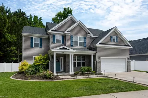 219 Dunway Ln, Chesapeake, VA 23323