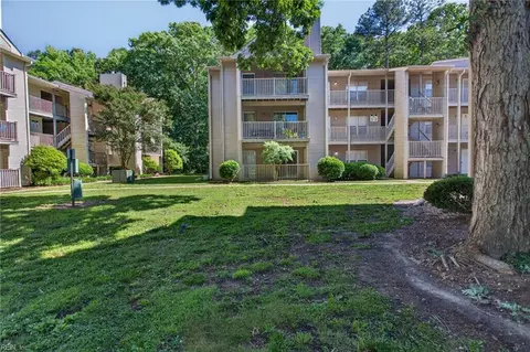 560 Candle Ln #104, Newport News, VA 23608