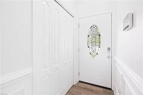 Entry Way - 964 N King St, Hampton, VA 23669 photo 1 of 7