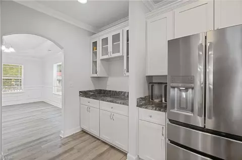 Entry Way - 964 N King St, Hampton, VA 23669 photo 5 of 7