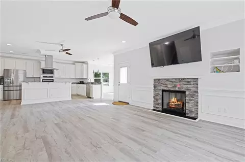 Living - 964 N King St, Hampton, VA 23669 photo 4 of 5