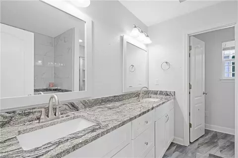 Bath - 964 N King St, Hampton, VA 23669 photo 3 of 4