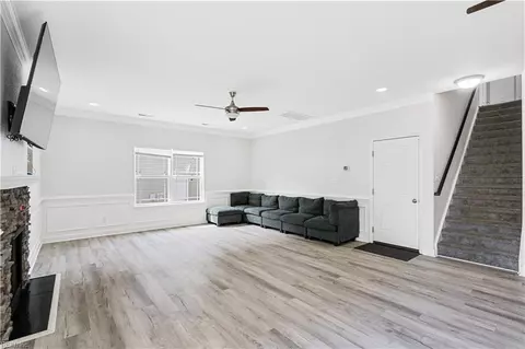 Living - 964 N King St, Hampton, VA 23669 photo 3 of 5