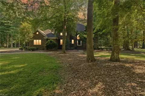 709 Forest Mills Rd, Chesapeake, VA 23322