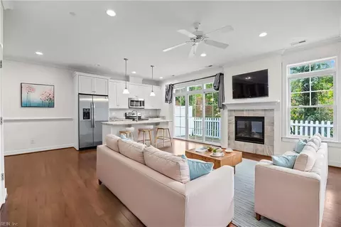 6 Village Park Ln, Poquoson, VA 23662