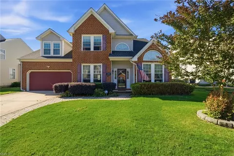 123 Lakes Edge Dr, Suffolk, VA 23434
