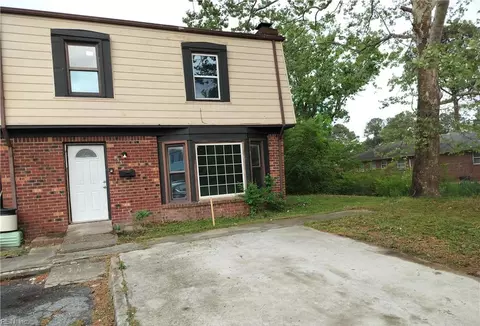 915 Harbour North Dr, Chesapeake, VA 23320