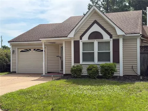 1321 Hamill Ln, Chesapeake, VA 23320