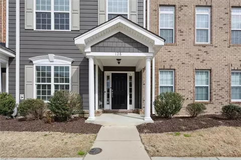 128 Daybeacon St, Yorktown, VA 23692