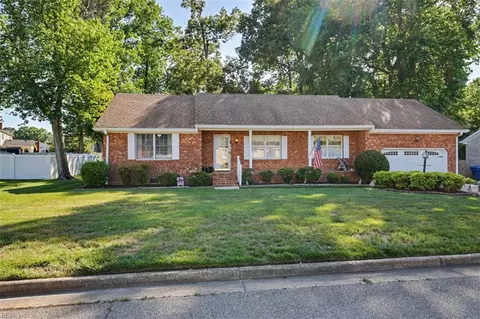 637 Reasor Dr, Virginia Beach, VA 23464