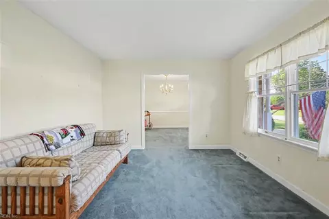 637 Reasor Dr, Virginia Beach, VA 23464