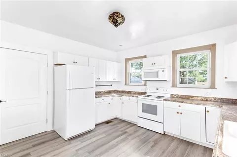 Kitchen - 2720 Rolfe Hwy, Dendron, VA 23839 photo 1 of 4