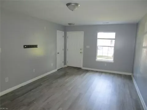 Living - 4 Roy Ct, Hampton, VA 23666 photo 2 of 2