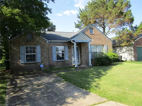 4 Roy Ct, Hampton, VA 23666