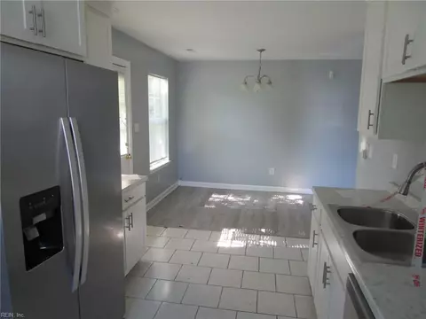 Entry Way - 4 Roy Ct, Hampton, VA 23666 photo 1 of 1