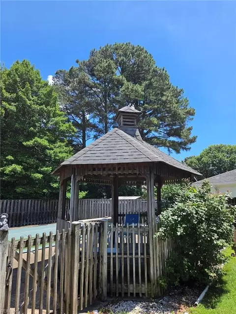 Exterior - 108 Stonehurst Rd, Hampton, VA 23669 photo 8 of 16