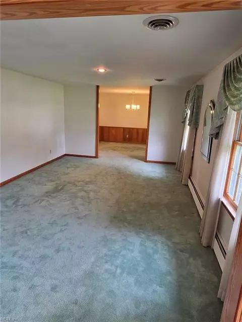 Living - 108 Stonehurst Rd, Hampton, VA 23669 photo 2 of 4