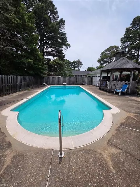 Exterior - 108 Stonehurst Rd, Hampton, VA 23669 photo 13 of 16