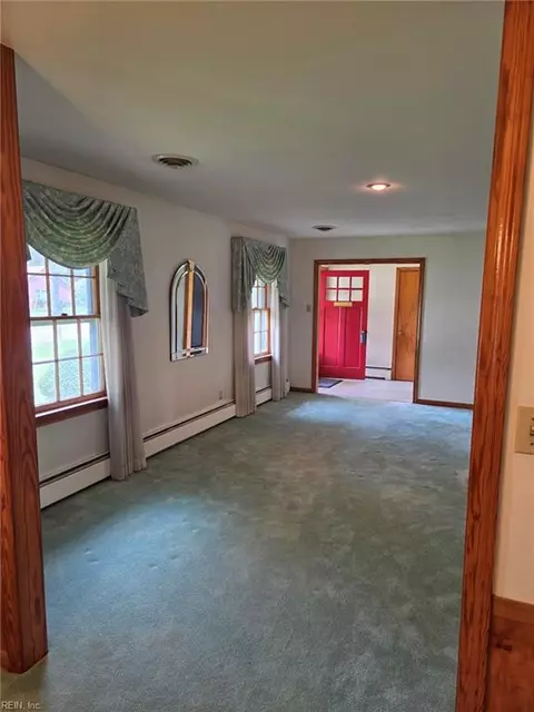 Living - 108 Stonehurst Rd, Hampton, VA 23669 photo 1 of 4