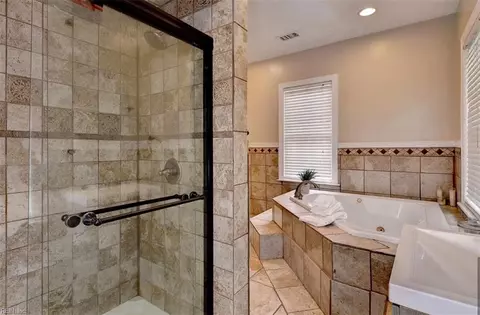 Bath - 415 Lee St, Hampton, VA 23669 photo 1 of 2