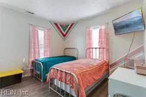 Bedroom - 415 Lee St, Hampton, VA 23669 photo 2 of 3