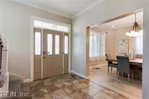 Entry Way - 415 Lee St, Hampton, VA 23669 photo 2 of 4