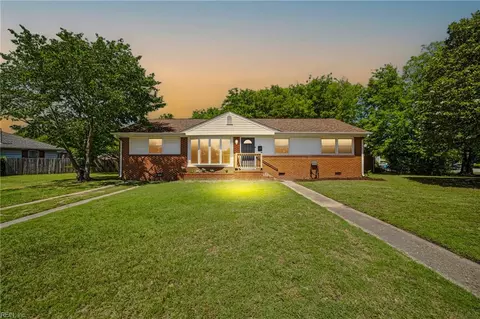 2 Lynnhaven Dr, Hampton, VA 23666