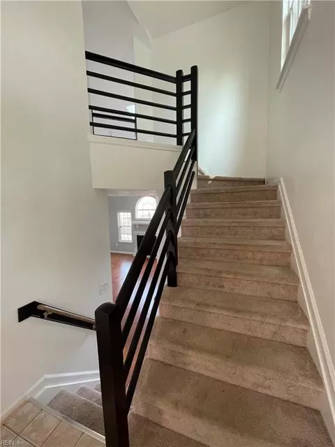 Entry Way - 600 Windmill Pt, Chesapeake, VA 23322 photo 2 of 3