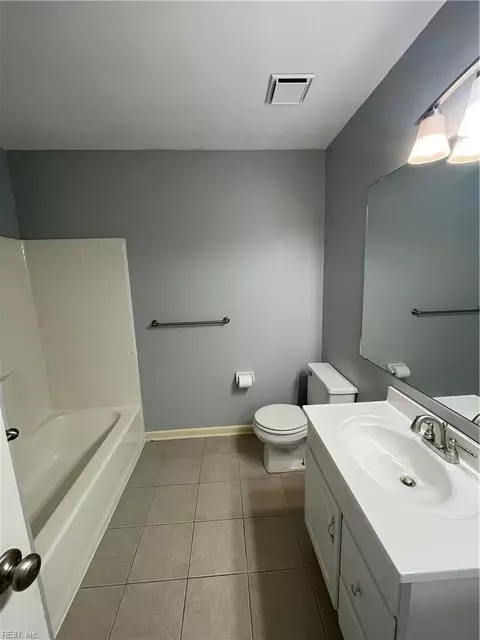 Bath - 600 Windmill Pt, Chesapeake, VA 23322 photo 3 of 3