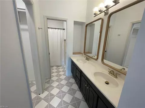 Bath - 600 Windmill Pt, Chesapeake, VA 23322 photo 1 of 3