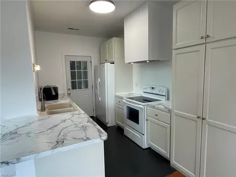 Kitchen - 600 Windmill Pt, Chesapeake, VA 23322 photo 1 of 1