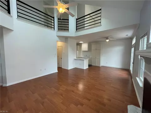 Living - 600 Windmill Pt, Chesapeake, VA 23322 photo 2 of 3