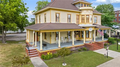 104 W Main St, Elizabeth City, NC 27909