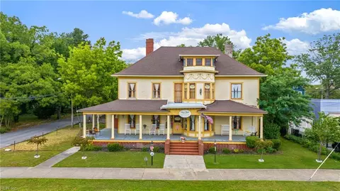 104 W Main St, Elizabeth City, NC 27909