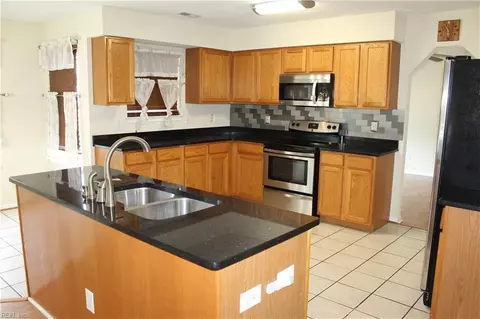 Kitchen - 54 Locksley Dr, Hampton, VA 23666 photo 4 of 5