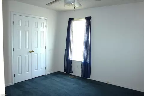 Bedroom - 54 Locksley Dr, Hampton, VA 23666 photo 4 of 10