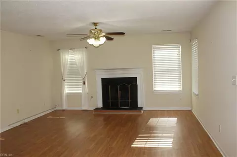 Living - 54 Locksley Dr, Hampton, VA 23666 photo 6 of 7
