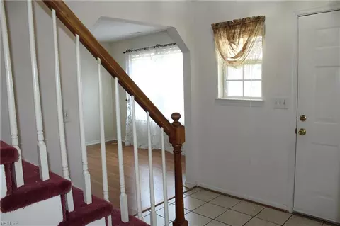 Entry Way - 54 Locksley Dr, Hampton, VA 23666 photo 2 of 5