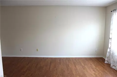 Living - 54 Locksley Dr, Hampton, VA 23666 photo 1 of 7