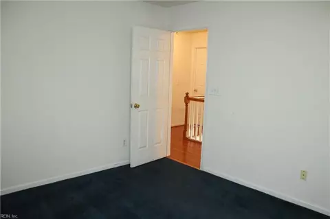 Bedroom - 54 Locksley Dr, Hampton, VA 23666 photo 5 of 10
