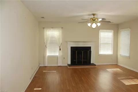 Living - 54 Locksley Dr, Hampton, VA 23666 photo 5 of 7