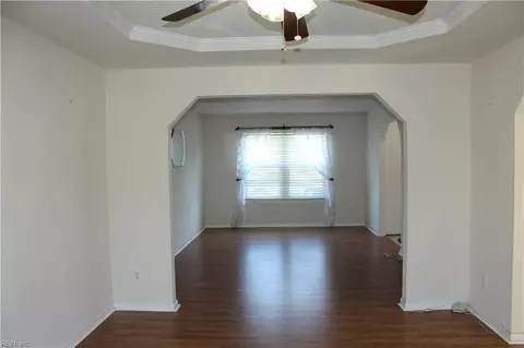 Living - 54 Locksley Dr, Hampton, VA 23666 photo 4 of 7