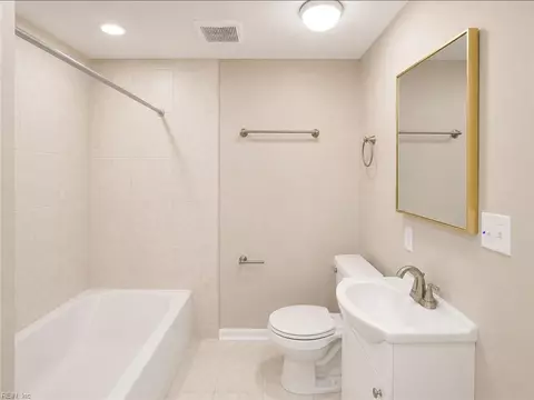 Bath - 45 Langston Blvd, Hampton, VA 23666 photo 2 of 3